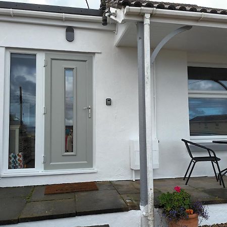 Contemporary One Bed Studio. Sea Views And Parking 웨스트워드 호 외부 사진