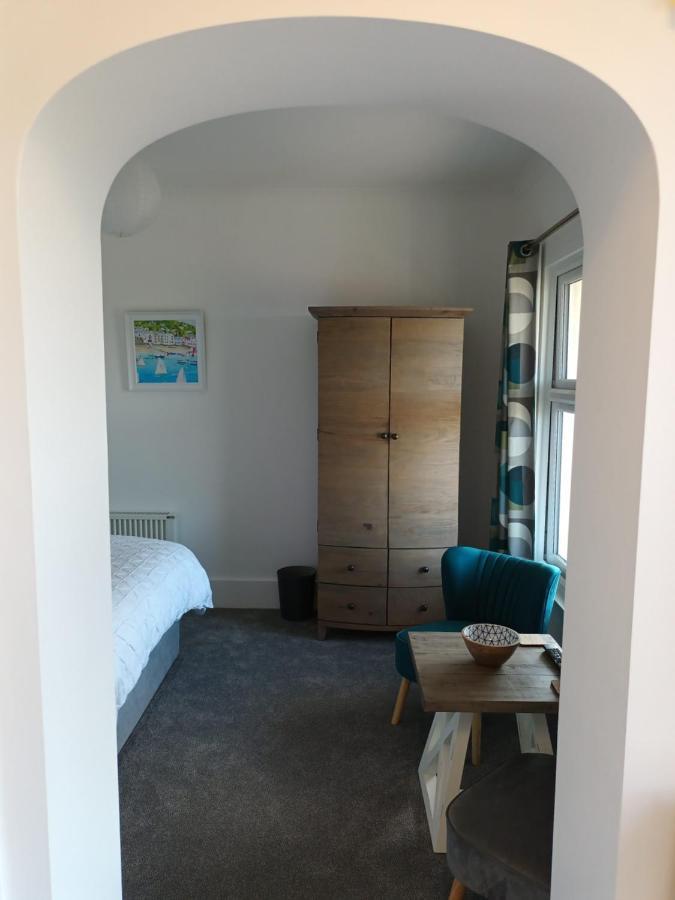 Contemporary One Bed Studio. Sea Views And Parking 웨스트워드 호 외부 사진