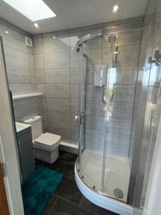 Contemporary One Bed Studio. Sea Views And Parking 웨스트워드 호 외부 사진