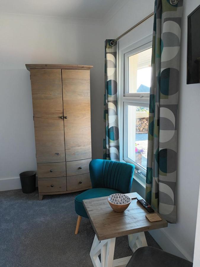 Contemporary One Bed Studio. Sea Views And Parking 웨스트워드 호 외부 사진