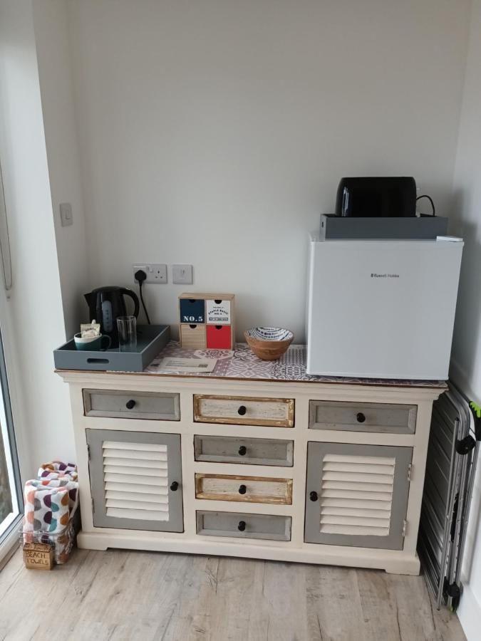 Contemporary One Bed Studio. Sea Views And Parking 웨스트워드 호 외부 사진